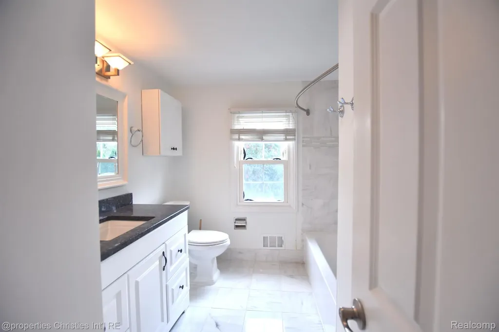 4217 Covered Bridge Road Bloomfield Charter Township MI 48302