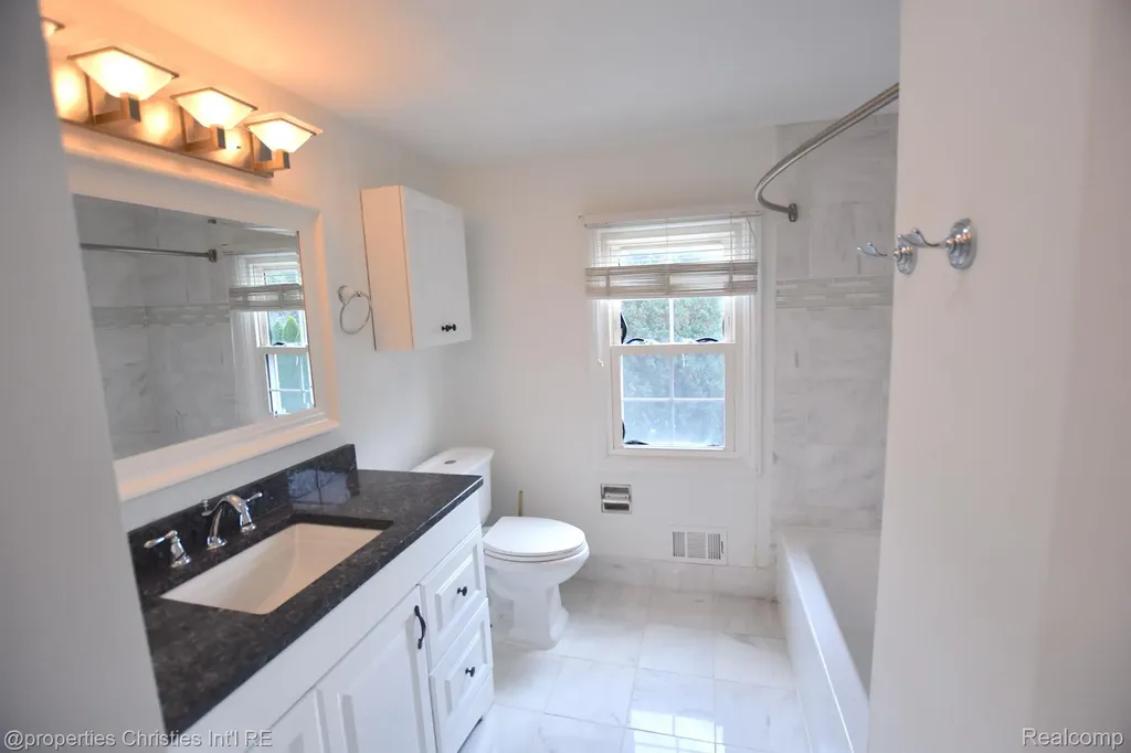 4217 Covered Bridge Road Bloomfield Charter Township MI 48302