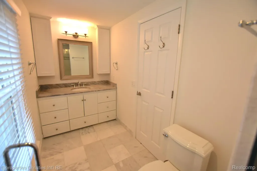 4217 Covered Bridge Road Bloomfield Charter Township MI 48302
