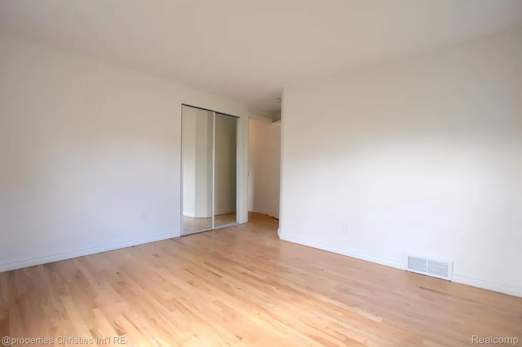 4217 Covered Bridge Road Bloomfield Charter Township MI 48302