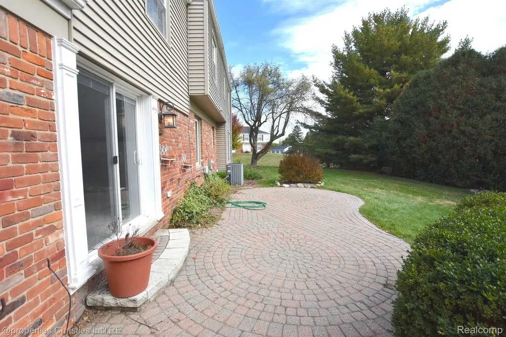 4217 Covered Bridge Road Bloomfield Charter Township MI 48302
