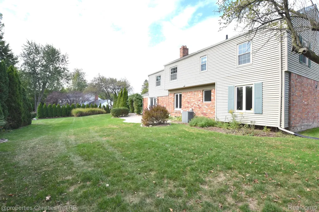 4217 Covered Bridge Road Bloomfield Charter Township MI 48302