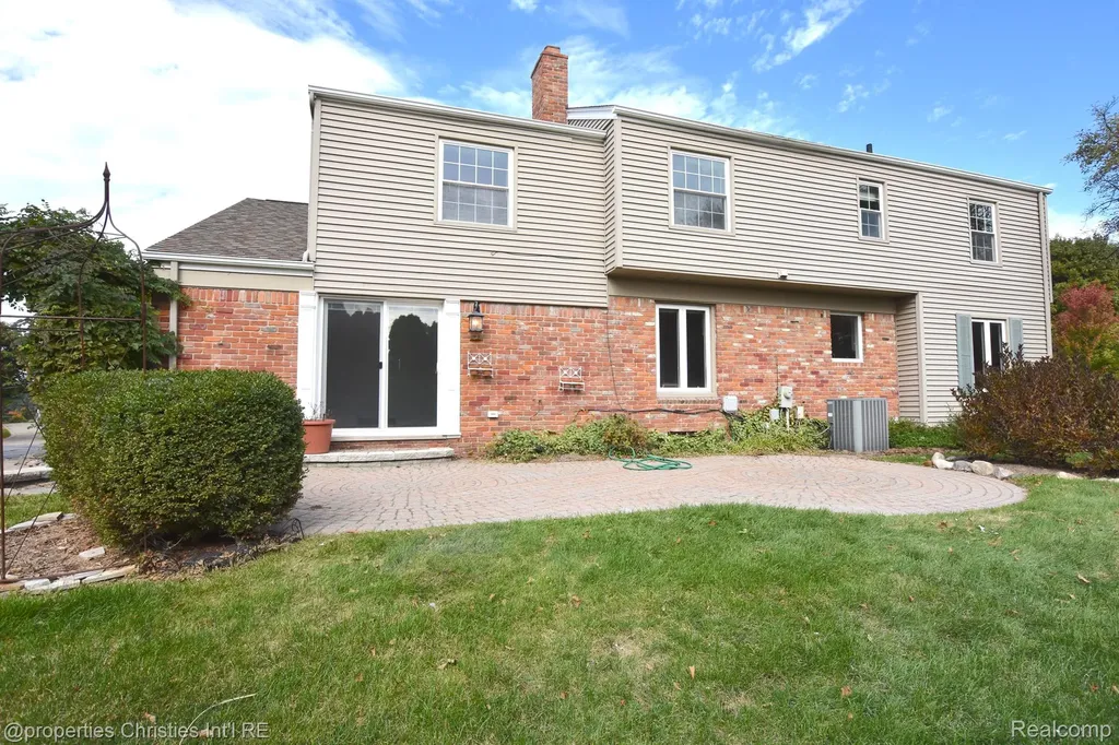 4217 Covered Bridge Road Bloomfield Charter Township MI 48302