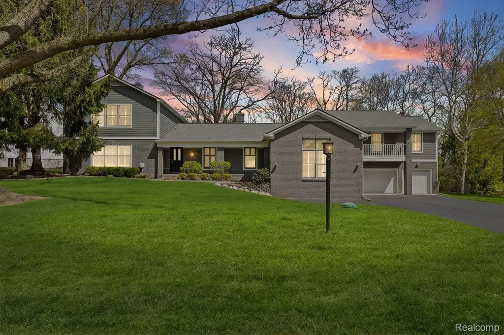 26296 Franklin Court Franklin Village MI 48025