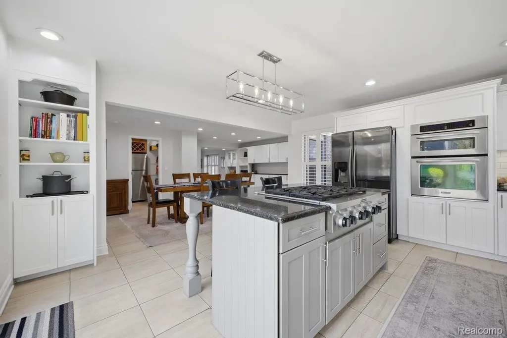 26296 Franklin Court Franklin Village MI 48025