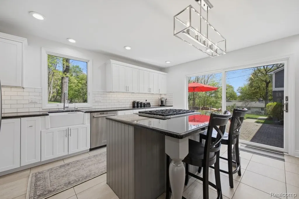26296 Franklin Court Franklin Village MI 48025