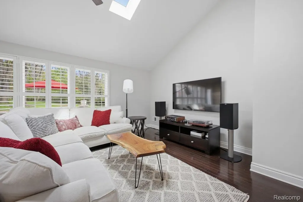 26296 Franklin Court Franklin Village MI 48025