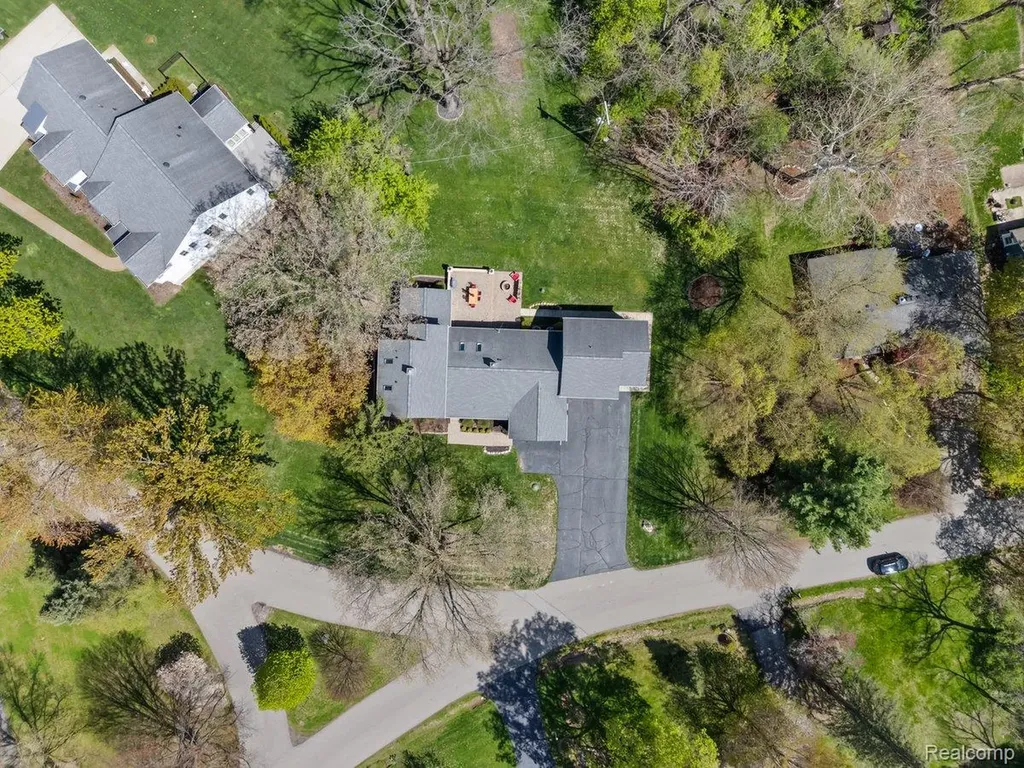 26296 Franklin Court Franklin Village MI 48025