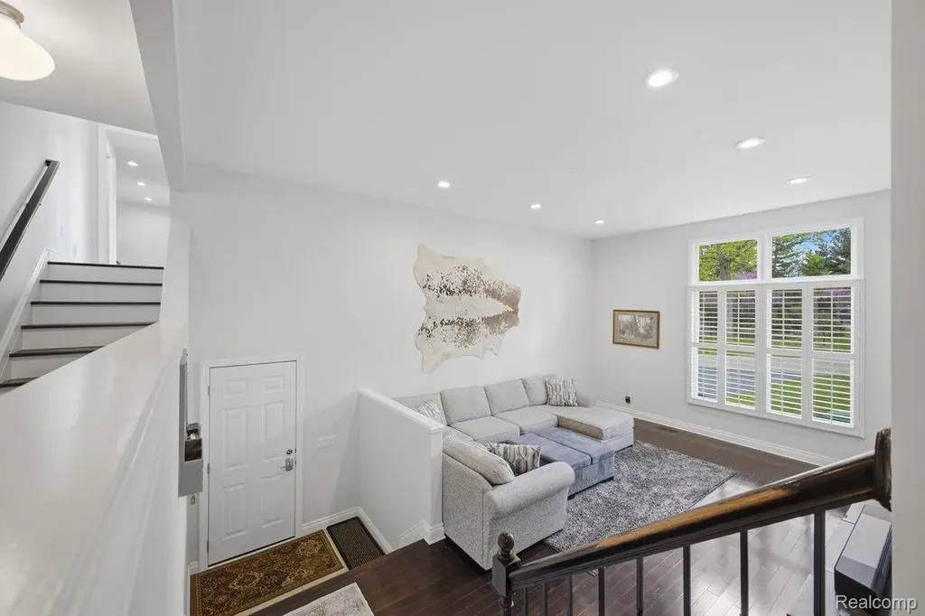 26296 Franklin Court Franklin Village MI 48025