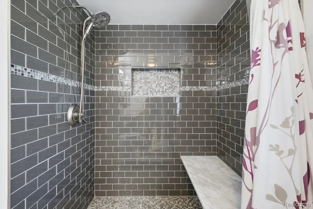 26296 Franklin Court Franklin Village MI 48025