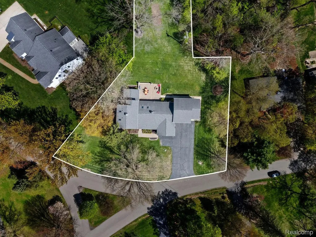 26296 Franklin Court Franklin Village MI 48025