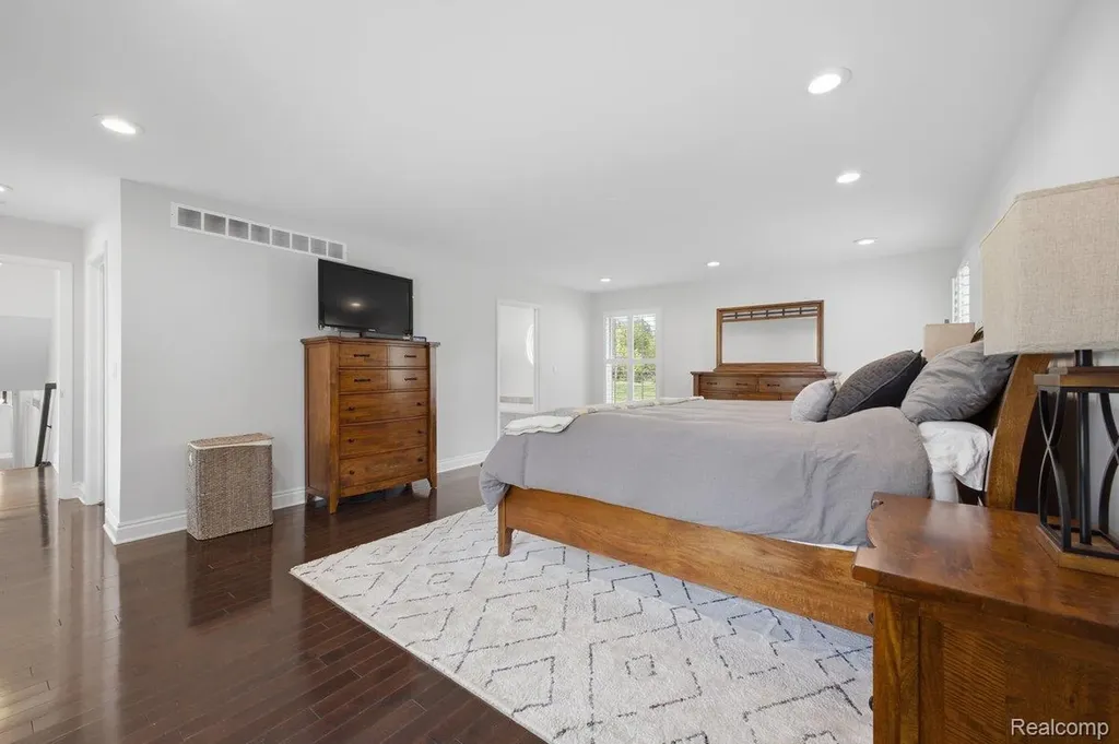 26296 Franklin Court Franklin Village MI 48025