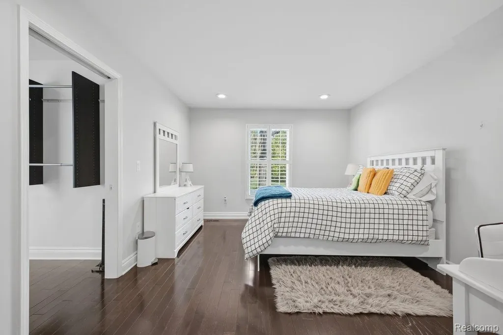 26296 Franklin Court Franklin Village MI 48025
