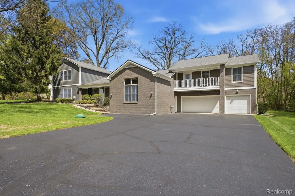 26296 Franklin Court Franklin Village MI 48025