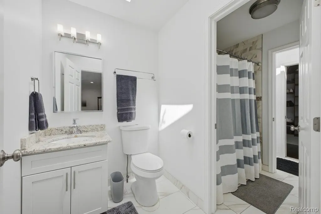 26296 Franklin Court Franklin Village MI 48025
