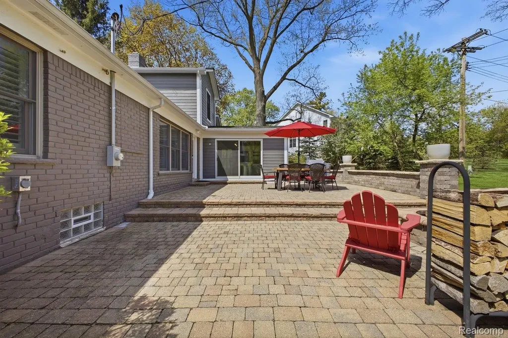 26296 Franklin Court Franklin Village MI 48025