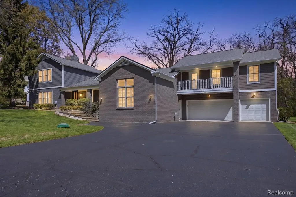 26296 Franklin Court Franklin Village MI 48025