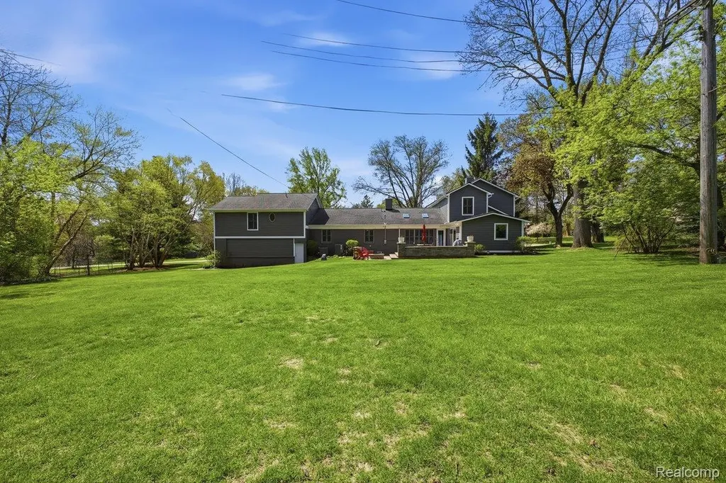 26296 Franklin Court Franklin Village MI 48025