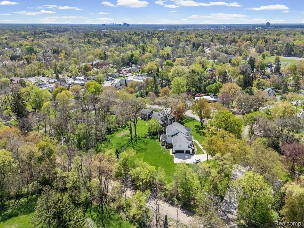 26296 Franklin Court Franklin Village MI 48025