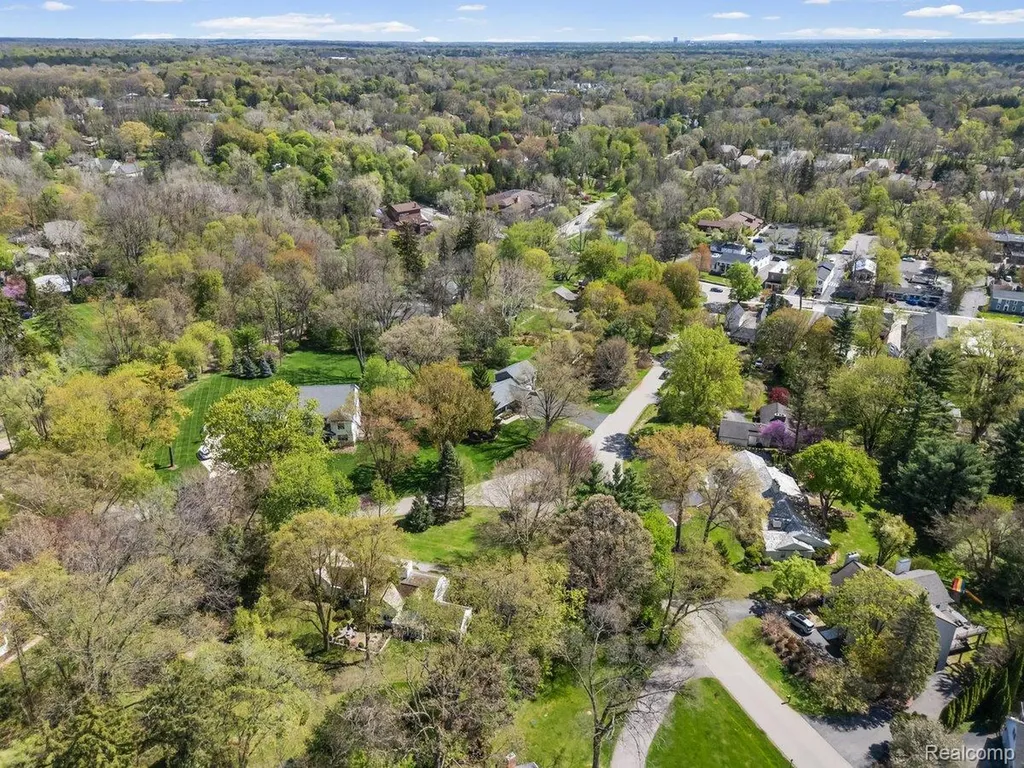 26296 Franklin Court Franklin Village MI 48025