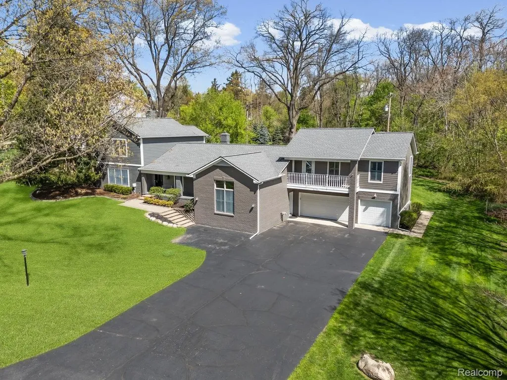 26296 Franklin Court Franklin Village MI 48025