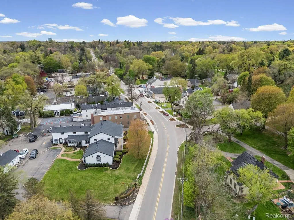26296 Franklin Court Franklin Village MI 48025