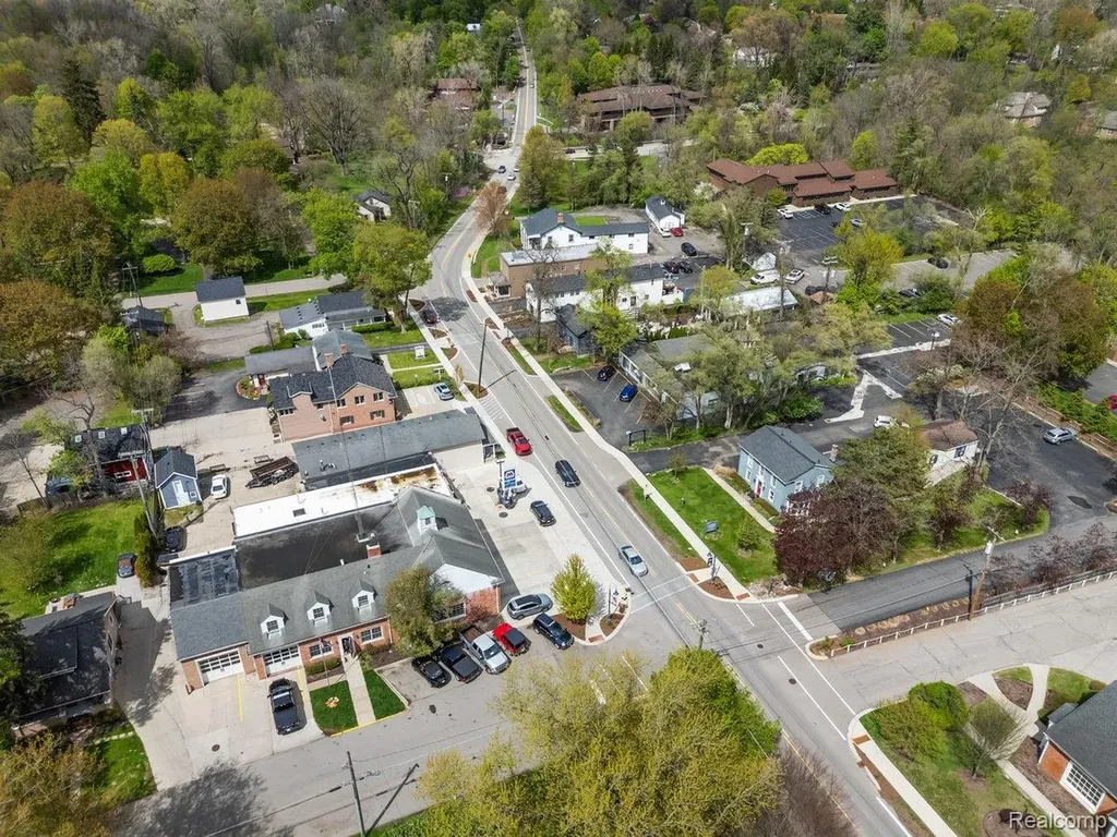 26296 Franklin Court Franklin Village MI 48025