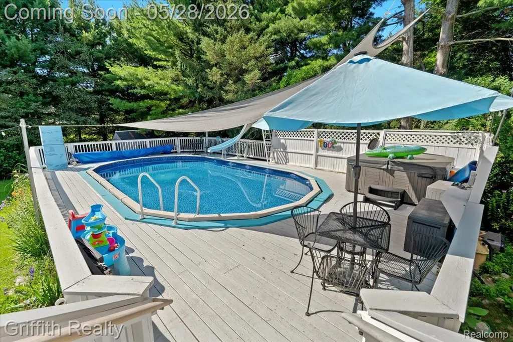 10940 Home Shore Drive Hamburg Township MI 48169