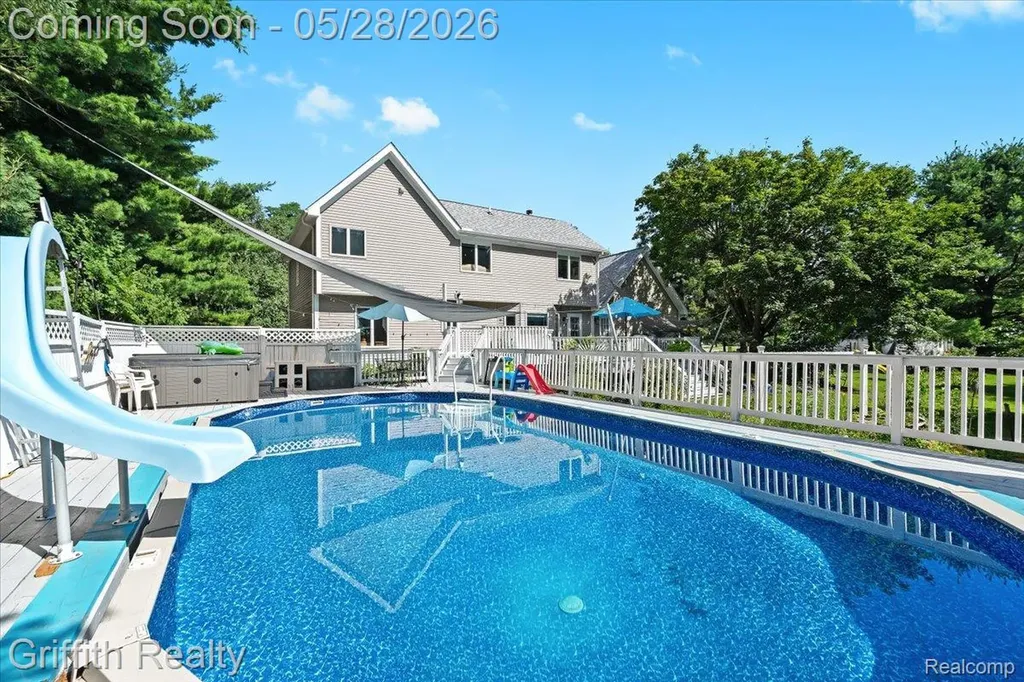10940 Home Shore Drive Hamburg Township MI 48169