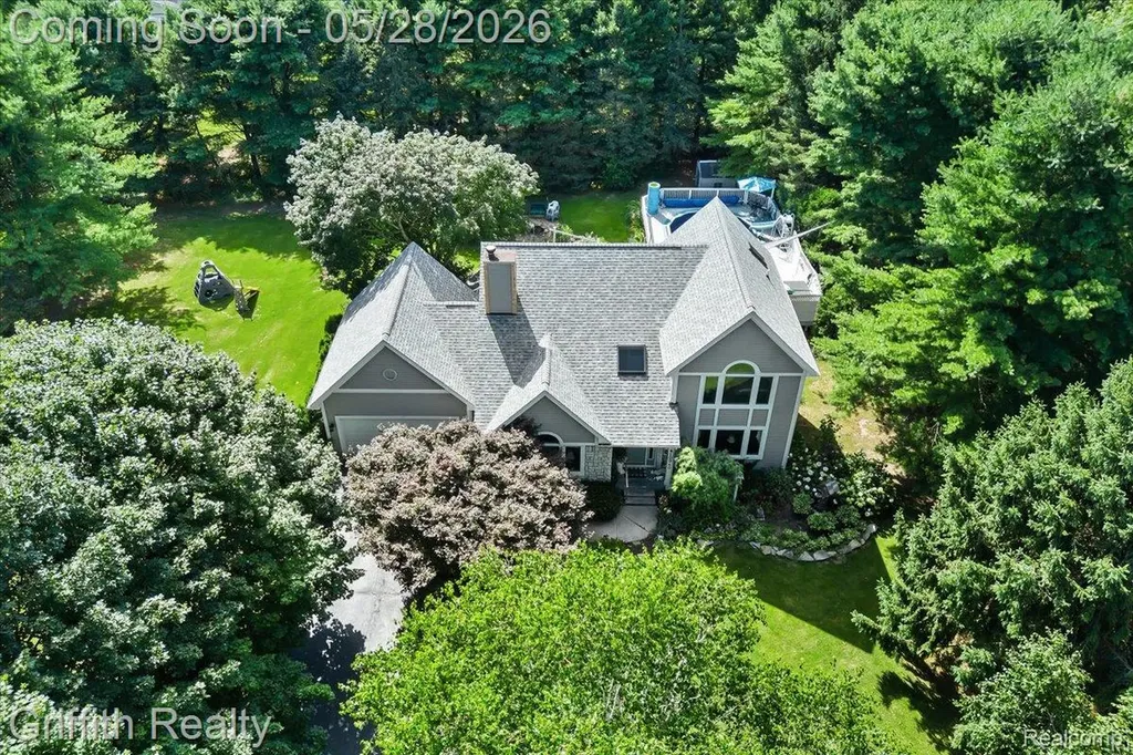 10940 Home Shore Drive Hamburg Township MI 48169