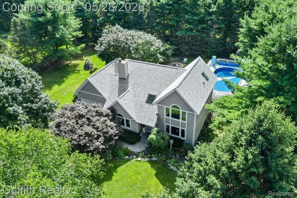 10940 Home Shore Drive Hamburg Township MI 48169