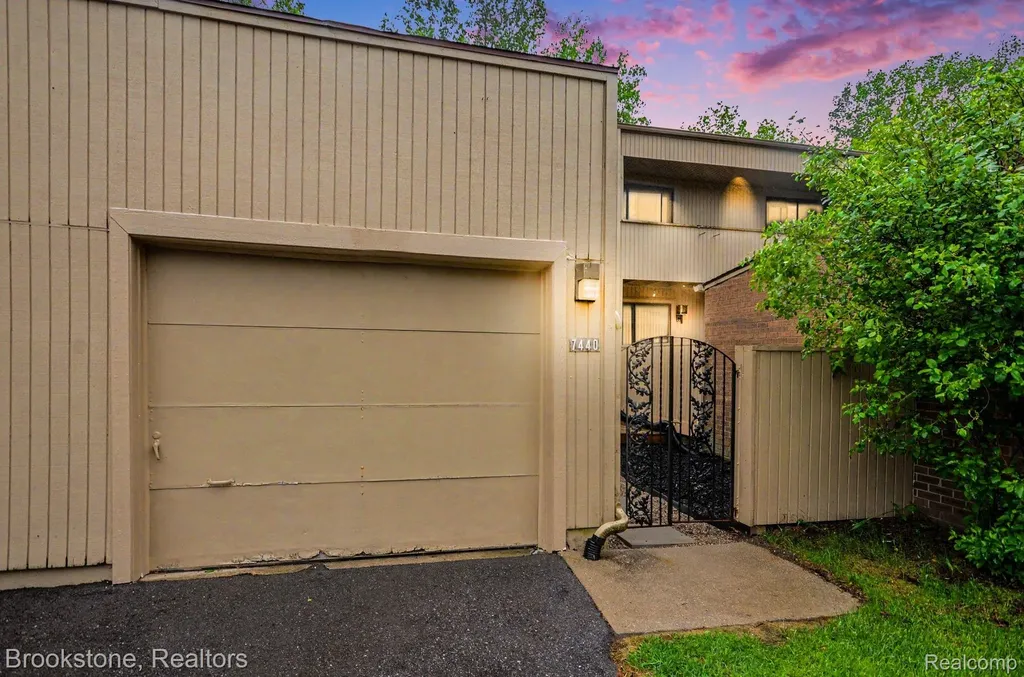 7440 Azalea Court West Bloomfield Charter Township MI 48322