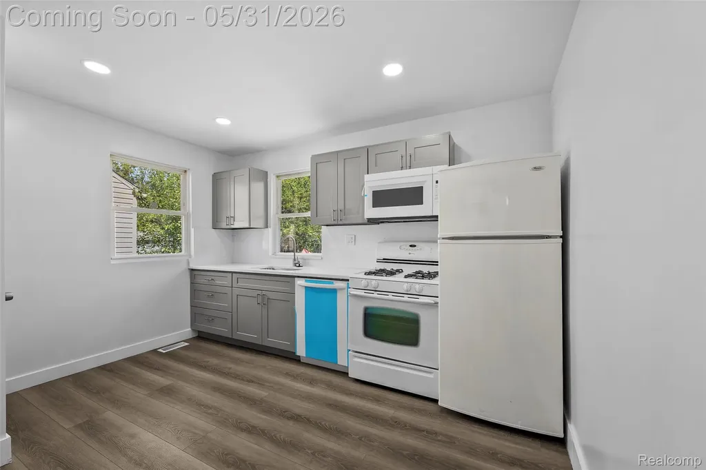 654 Ford Boulevard Lincoln Park City MI 48146