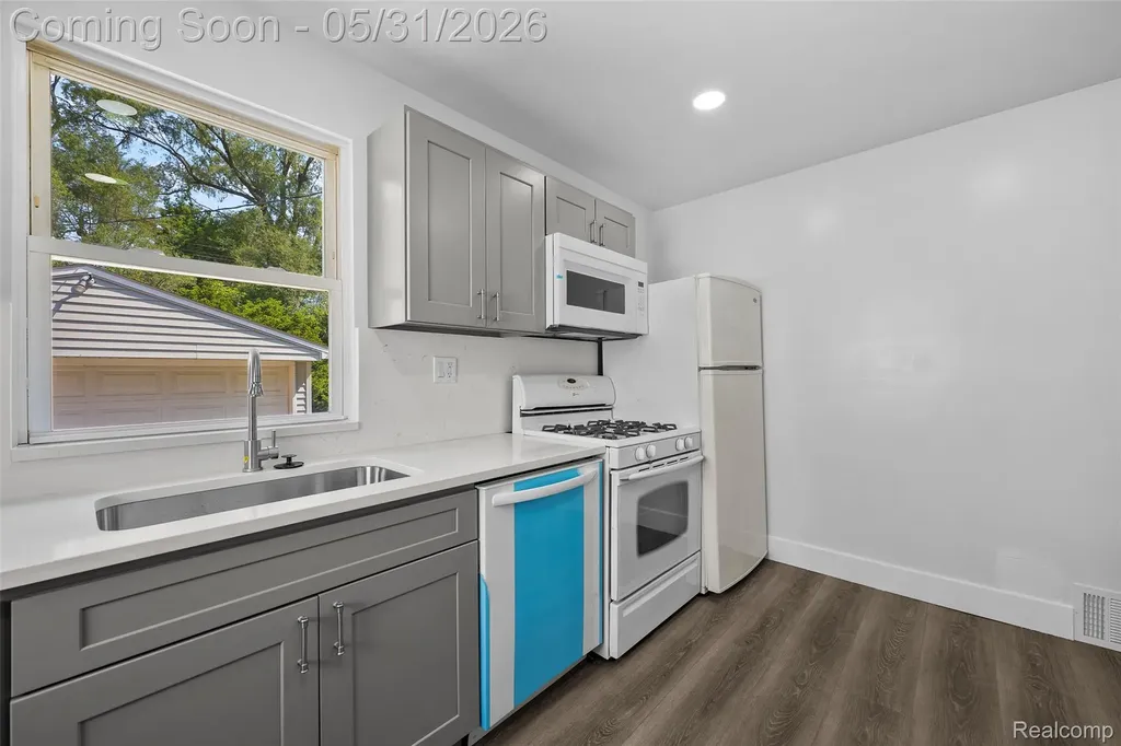 654 Ford Boulevard Lincoln Park City MI 48146