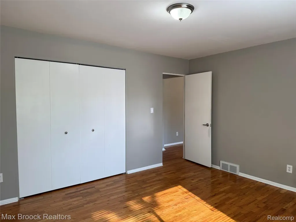 4909 Mansfield Avenue Royal Oak City MI 48073