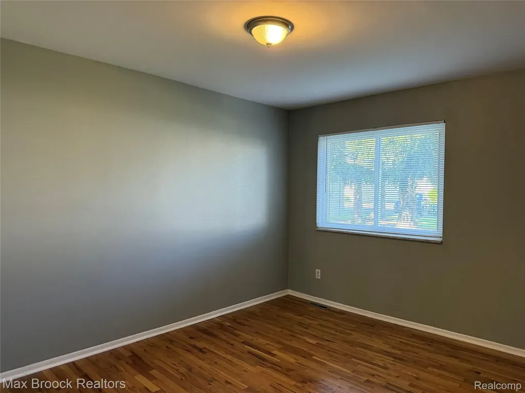 4909 Mansfield Avenue Royal Oak City MI 48073