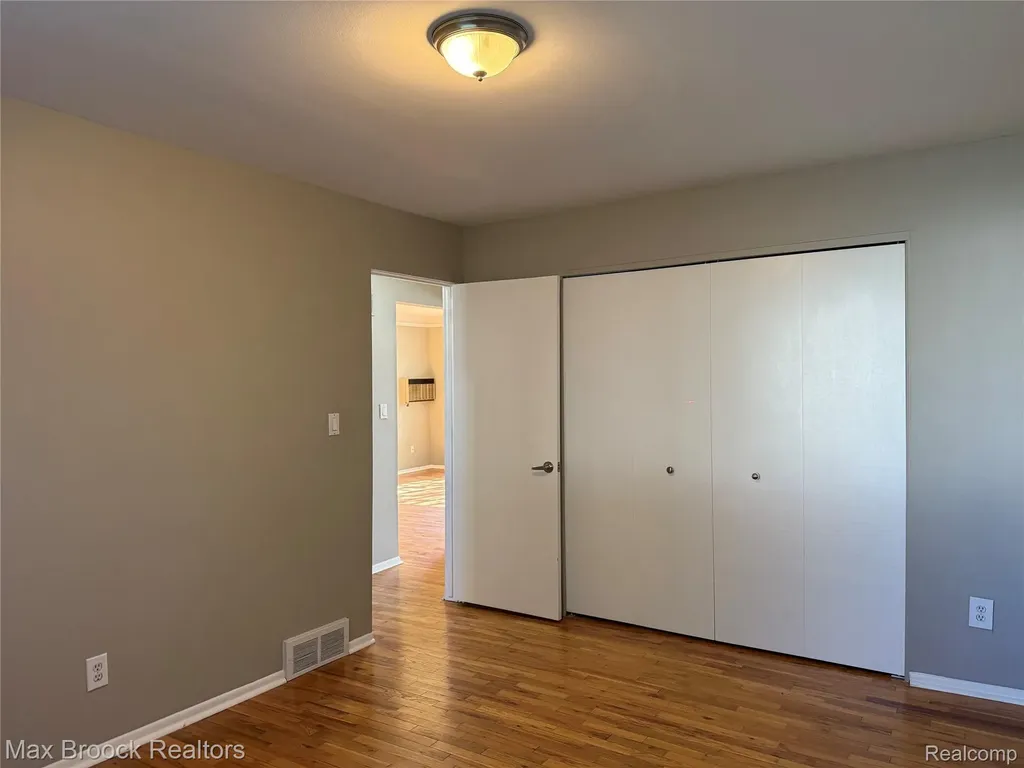 4909 Mansfield Avenue Royal Oak City MI 48073