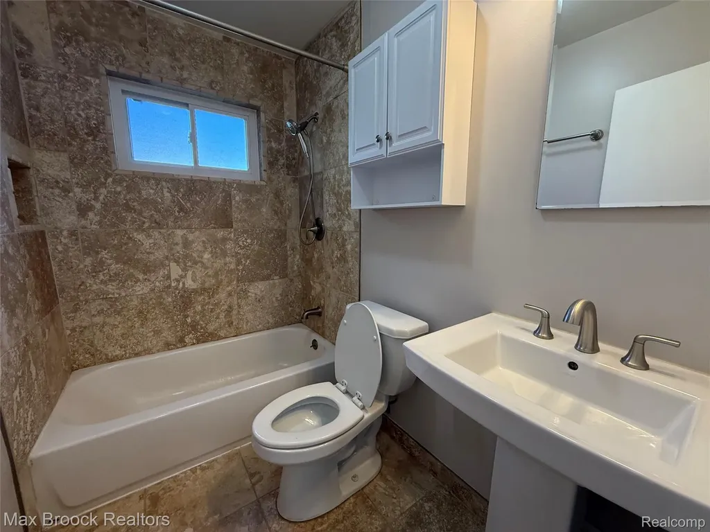 4909 Mansfield Avenue Royal Oak City MI 48073