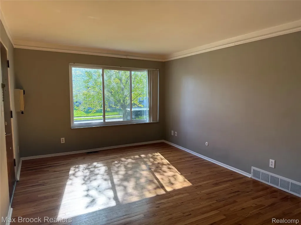 4909 Mansfield Avenue Royal Oak City MI 48073