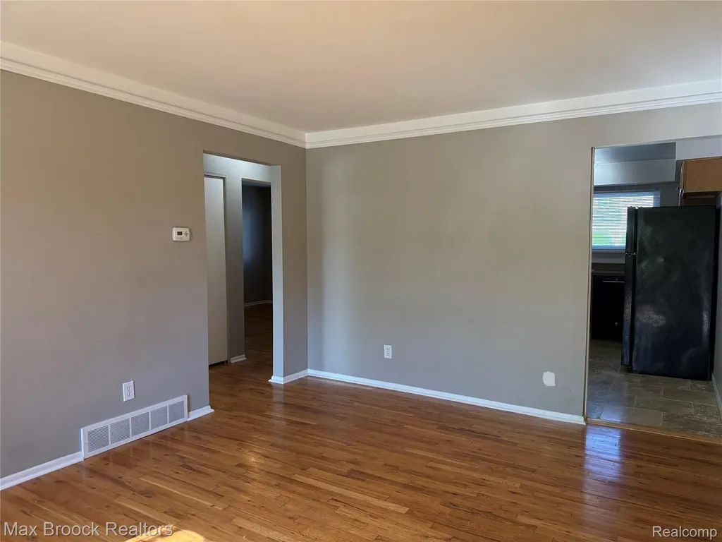 4909 Mansfield Avenue Royal Oak City MI 48073
