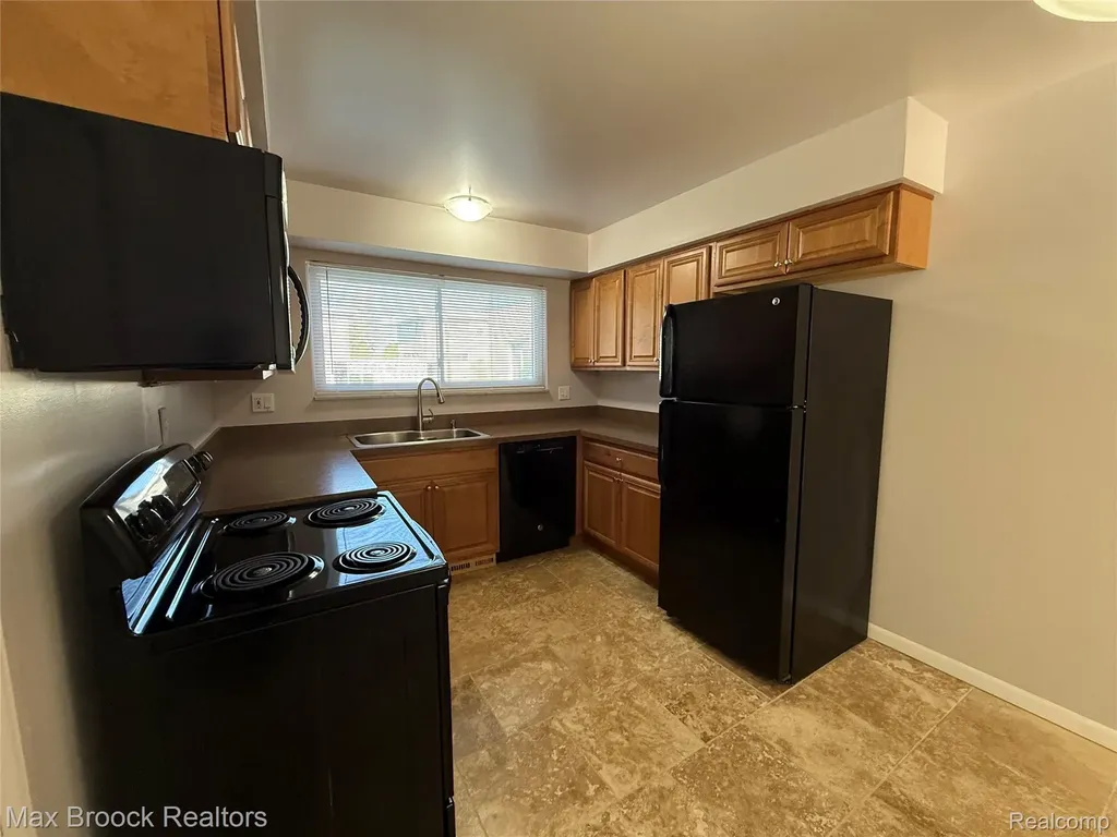 4909 Mansfield Avenue Royal Oak City MI 48073