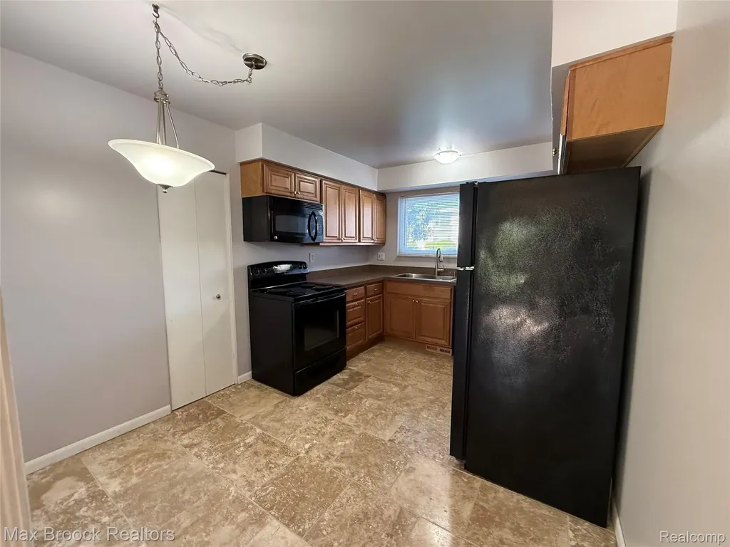4909 Mansfield Avenue Royal Oak City MI 48073