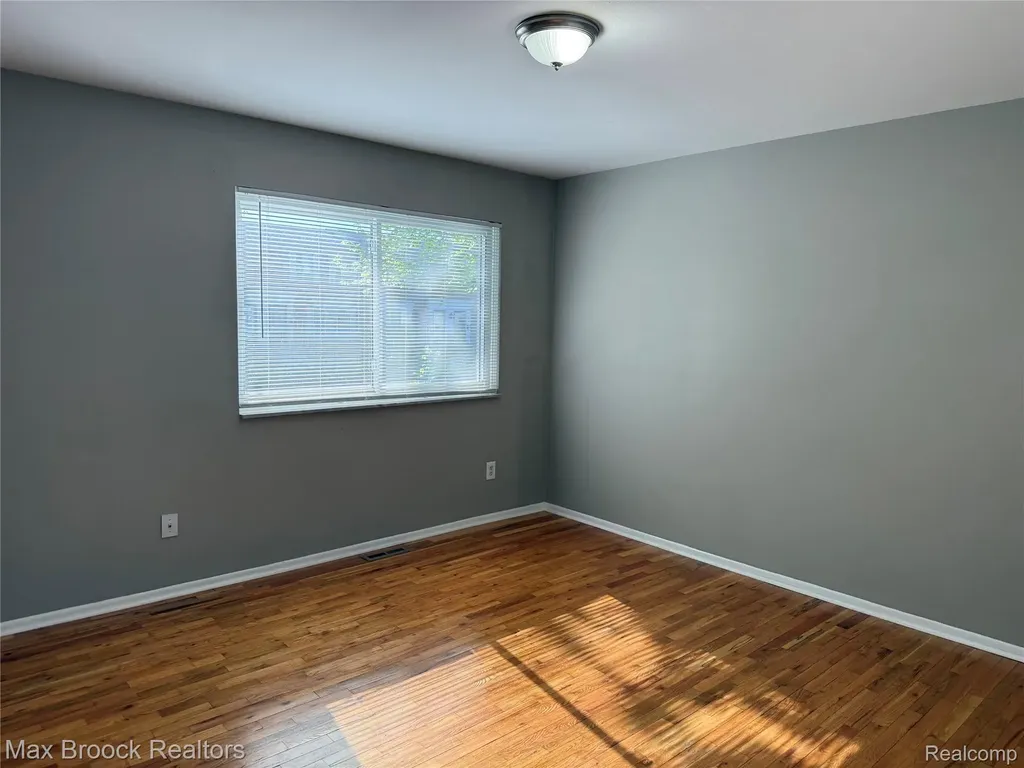 4909 Mansfield Avenue Royal Oak City MI 48073