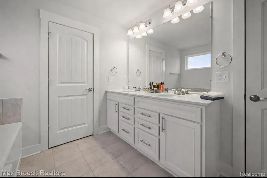 2610 Ironton Drive Commerce Charter Township MI 48382