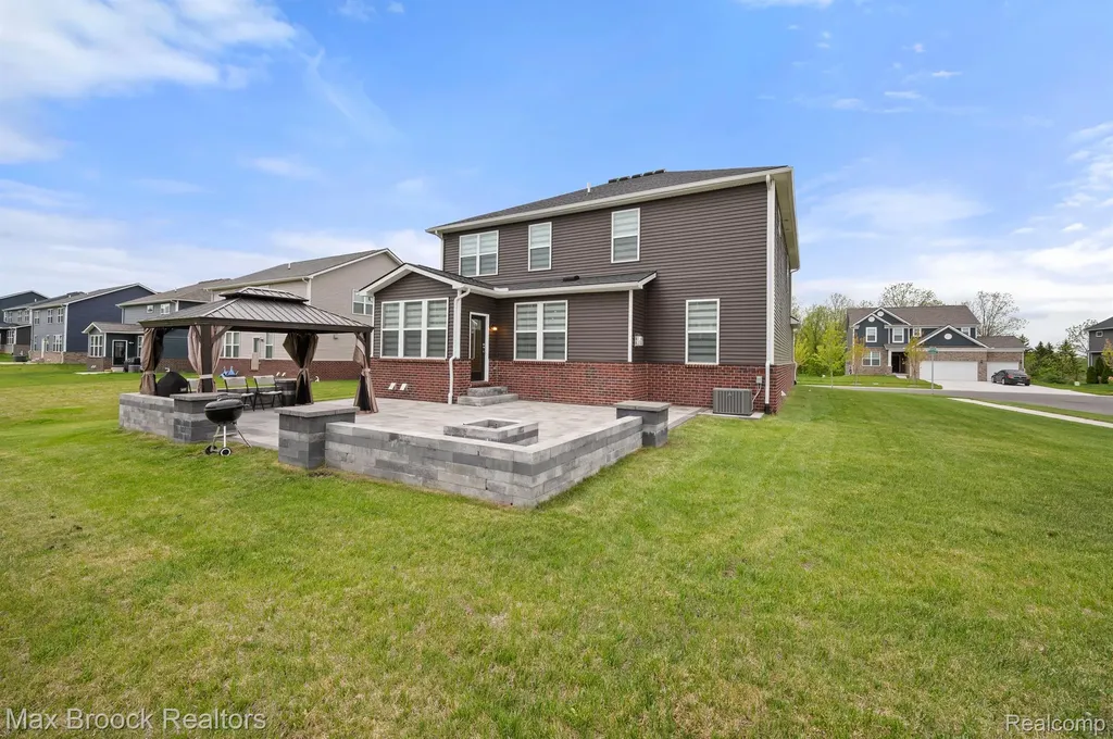 2610 Ironton Drive Commerce Charter Township MI 48382