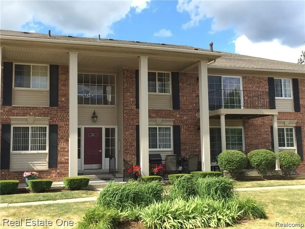 6121 Orchard Lake West Bloomfield Charter Township MI 48322
