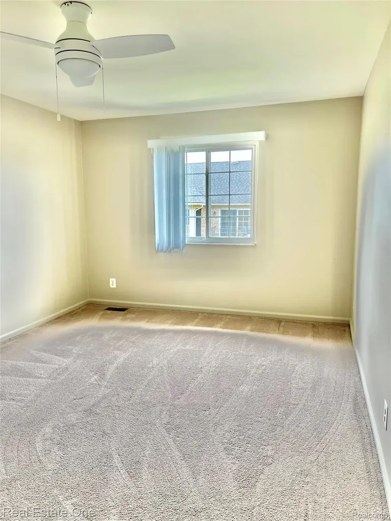 6121 Orchard Lake West Bloomfield Charter Township MI 48322