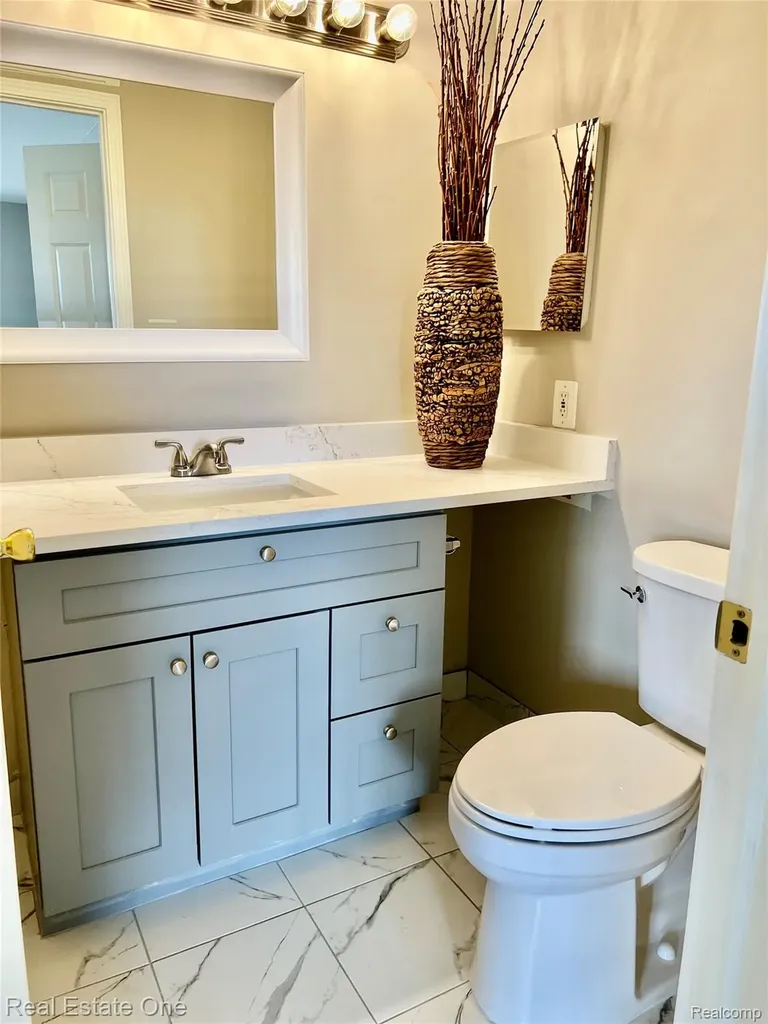 6121 Orchard Lake West Bloomfield Charter Township MI 48322