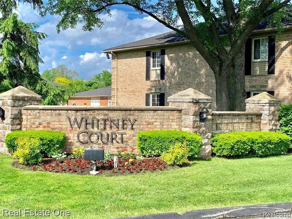 6121 Orchard Lake West Bloomfield Charter Township MI 48322