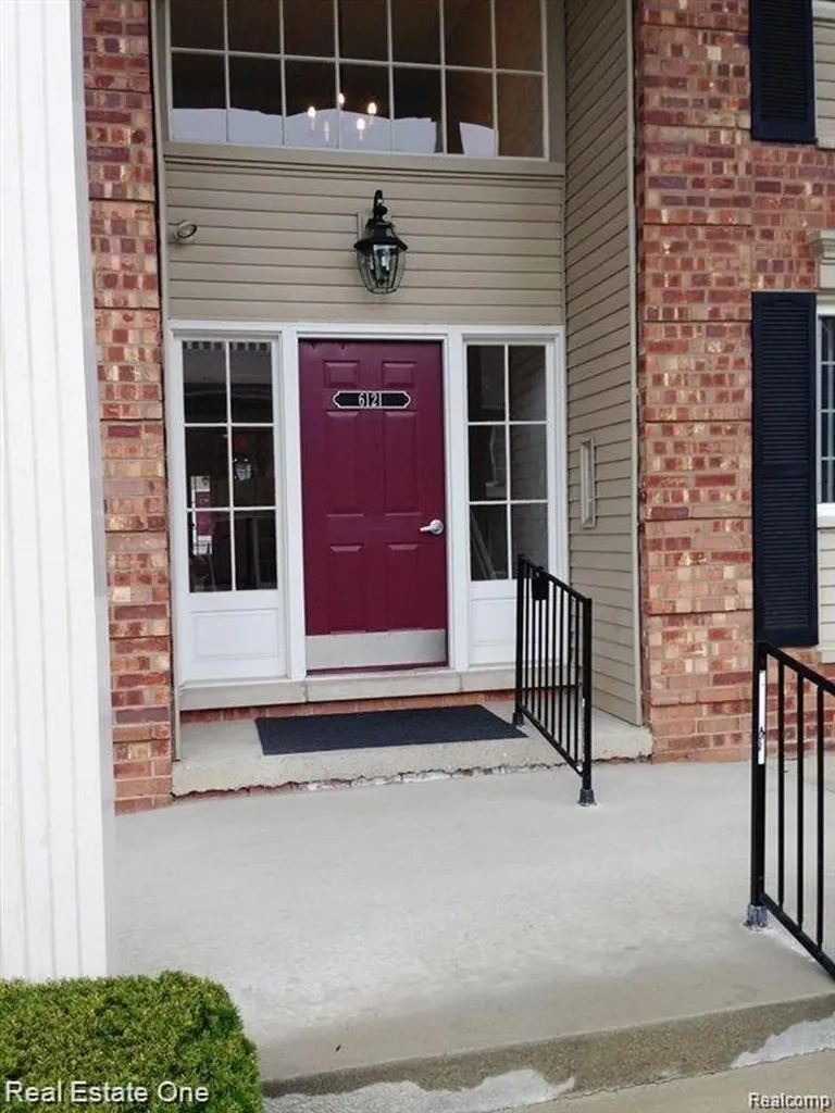 6121 Orchard Lake West Bloomfield Charter Township MI 48322